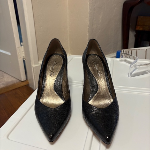 Kenneth Cole Black Textured Leather Scalloped Edge High Heels/Pumps - Picture 4 of 10